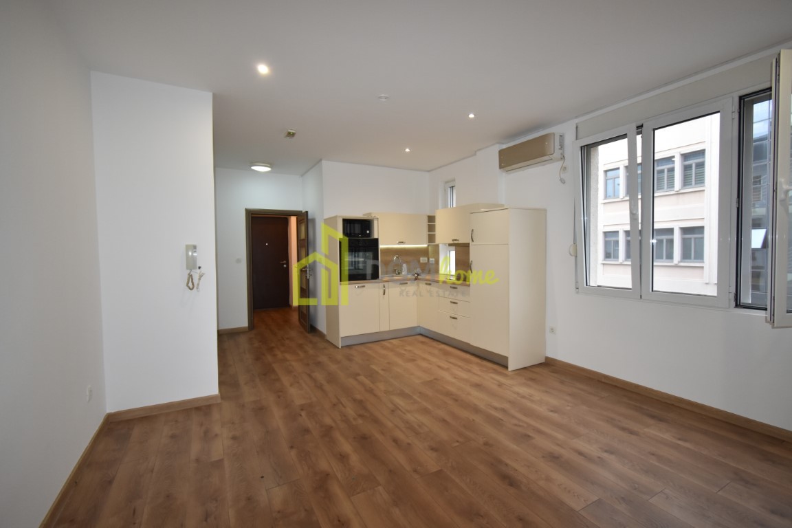 Jednosoban stan 50m2, Centar